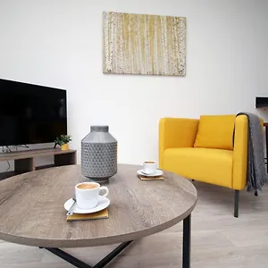 Apartment No 1 Marina Walk By Ssw 3br, Free Parking, Sleeps 5 Close To Marina, Centre, And M4, Swansea